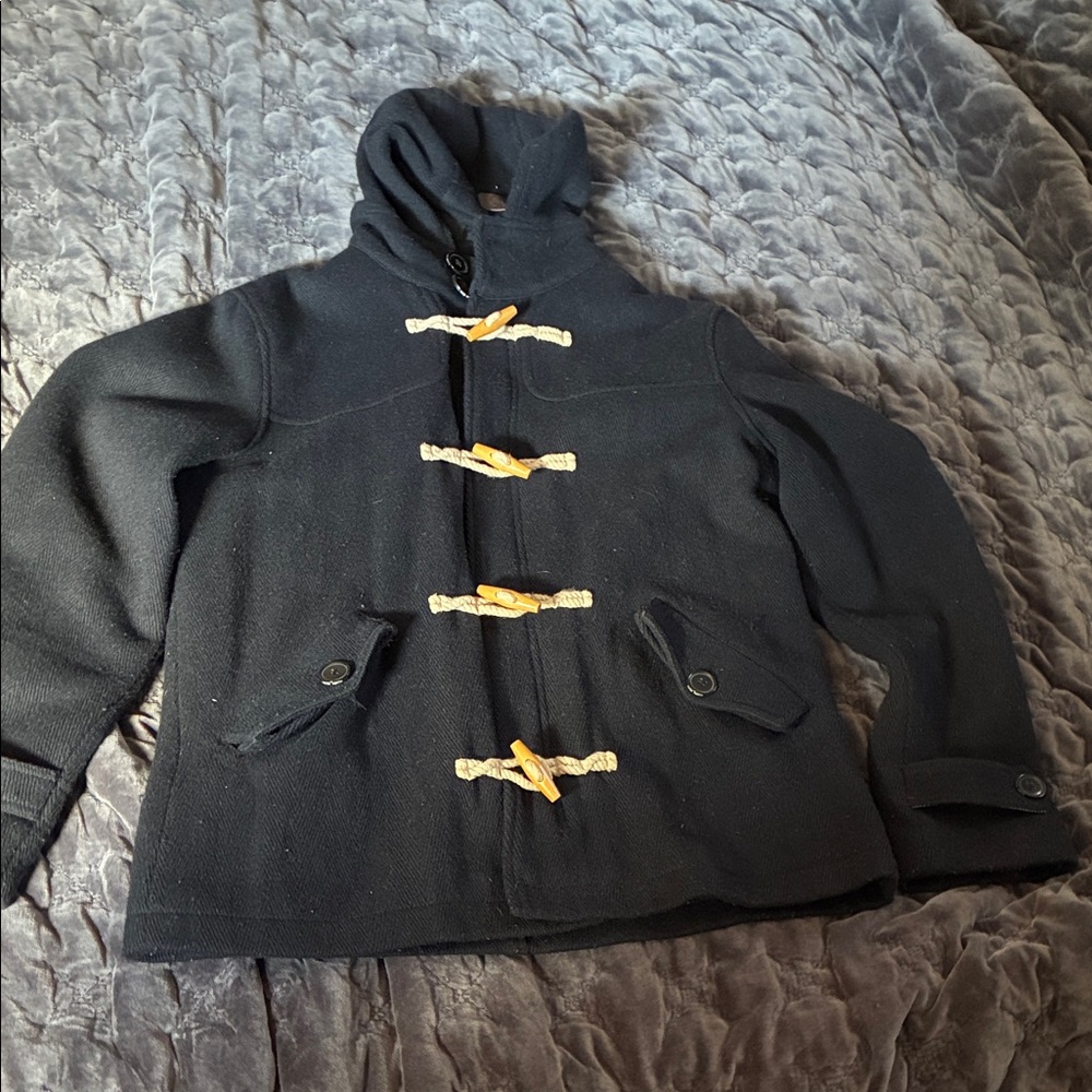 Peter Werth - London Classic Toggle Hooded Wool Coat in Navy Blue with Toggles.